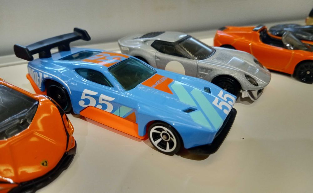 Hot Wheels e outros - 12 carros, escala 1/64