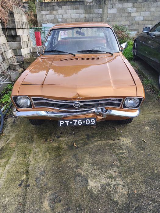 Opel Ascona acidentado