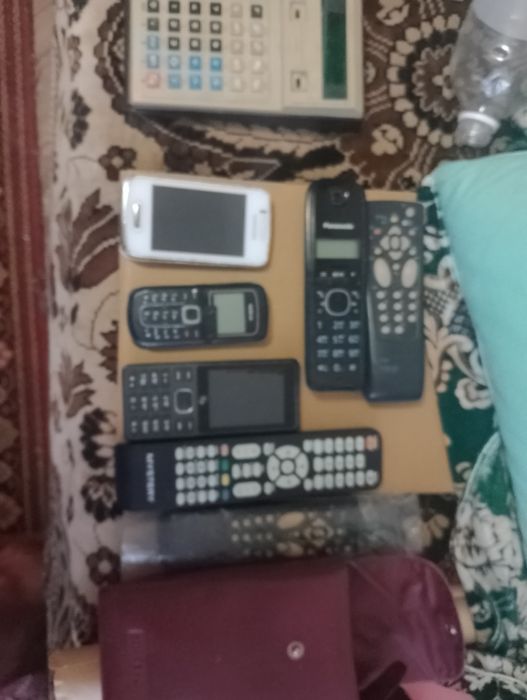 Пульти телефони бритви