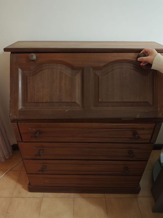 Escrivaninha de madeira