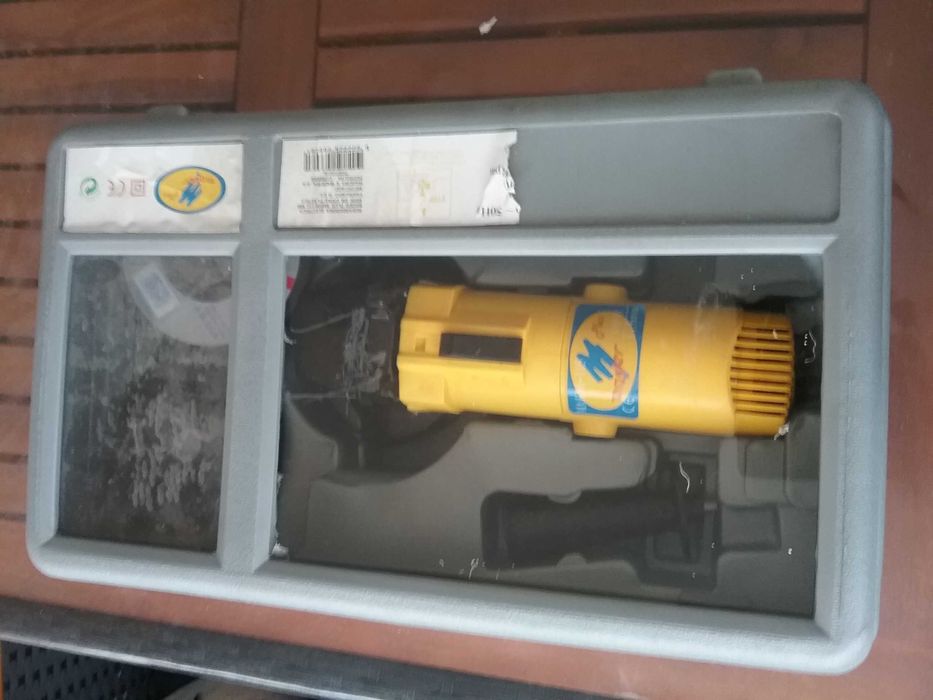 Rebarbadora nova ainda com etiqueta