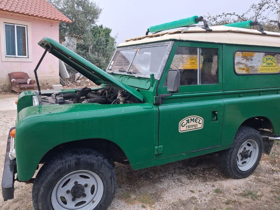 TT em  bom estado geral  a andar está casa aldeia faz em media300Km ano interiores sem defeitos  3 lug. DUA tem bancos atras 2X2. esfera reboque
