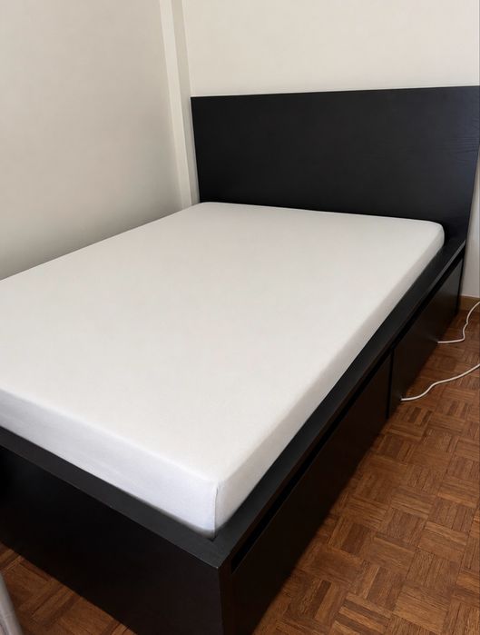 Cama MALM IKEA 140x200 com gavetas, estrado de ripas e colchão