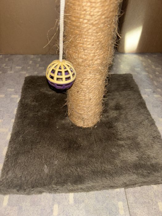 Arranhador gato com brinquedo