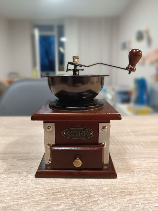 Млинок для кави ручна кавомолка ретро раритет вінтаж