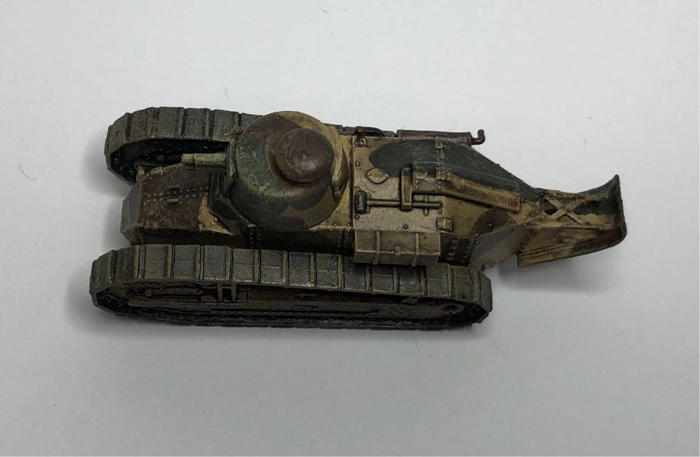 Model Renault FT-17 z działkiem 37 mm skala 1/72