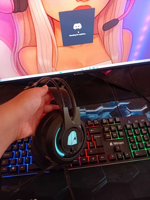 Vendo pc gamer completo, comprei em janeiro de 2026 está como novo sem nenhuma avaria!!! Deixei as fotos dele e suas características.  Ótimo pc.
