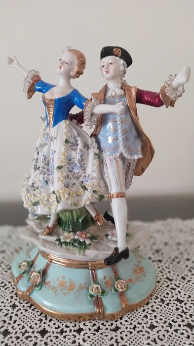 Porcelana Alemã   DRESDEN  Par Romântico