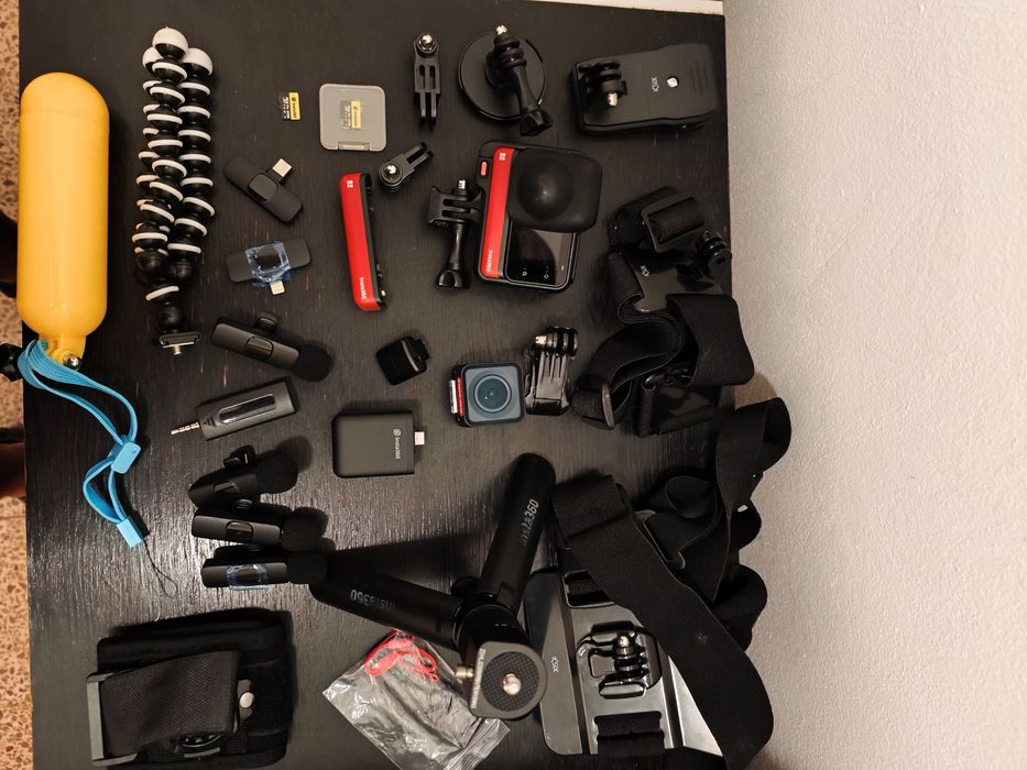 Nikon D3500 + Lente Kit + Nikkor 35mm 1.8G / Dji Mic Mini II / Insta360 OneRS Twin / Godox TT685 II N / Godox TT350 N / Acessórios