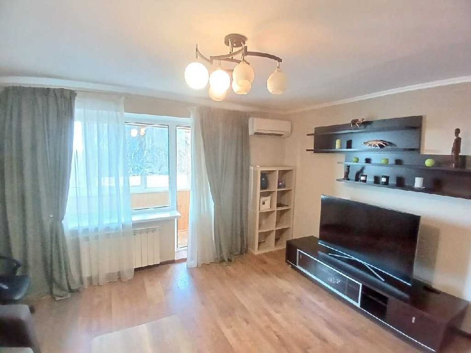 Будинок 2002 року Вул.Бальзака,4. ТРЦ «Глобал UA» 3к.кв. 7й пов. 90 м2