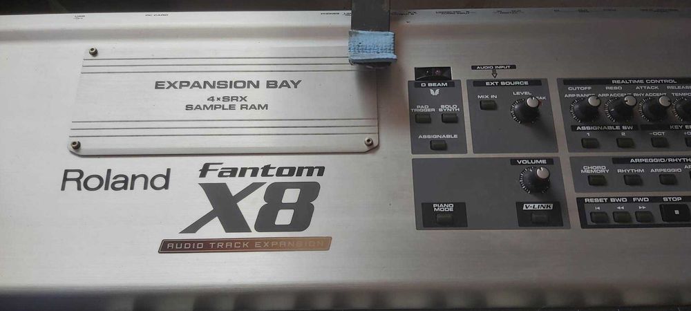Roland X8 rigorosamente novo. Usado apenas em estúdio.
