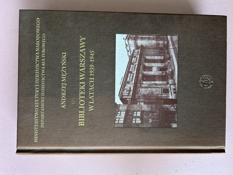 "Biblioteki Warszawy w latach Autor: Andrzej Mężyński
