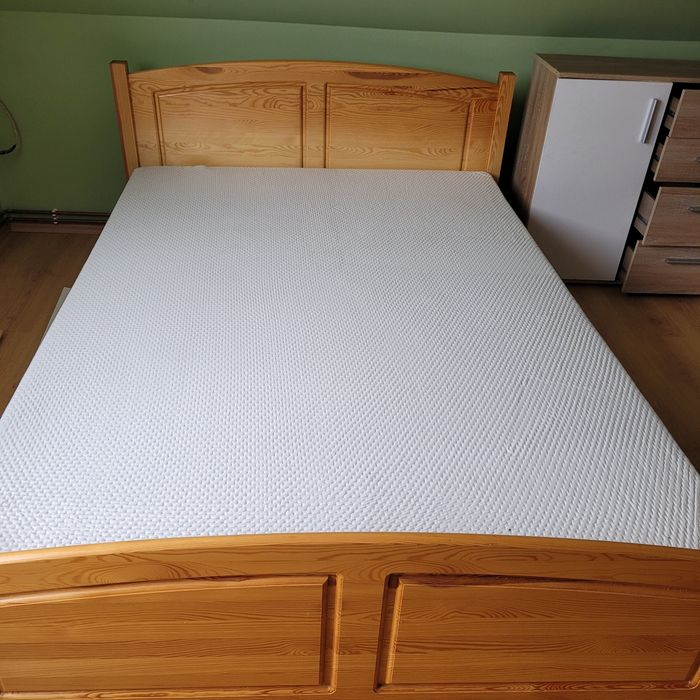 Łóżko drewniane 140x200 jak nowe