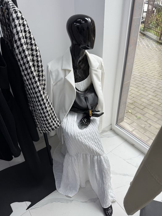 Жіночий манекен глянцевий