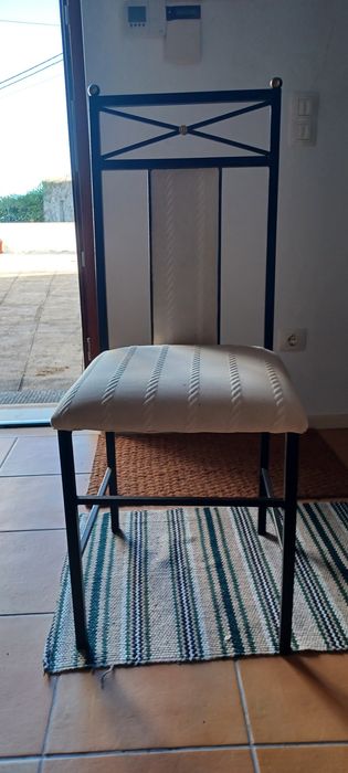 Cadeiras em ferro para sala de jantar