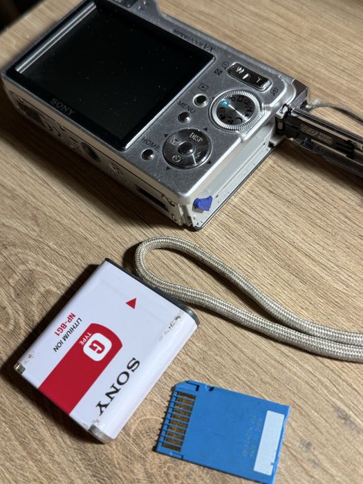 aparat cyfrowy Sony Cyber-shot.