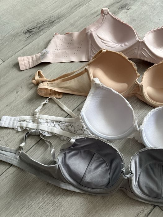 Бюстгалтери 4 штуки 75А білий бежевий рожевий сірий