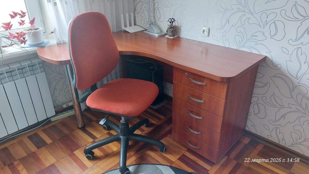 стол компьютерный,письменный