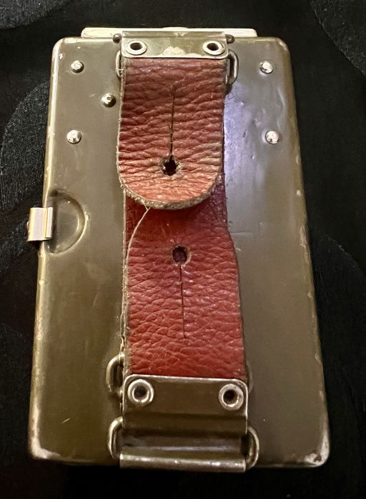 Duas lanternas antigas do exército suíço