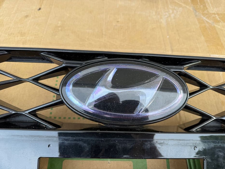 hyundai i20 iii 2019- grill polysk szklany znaczek pod radar ladny