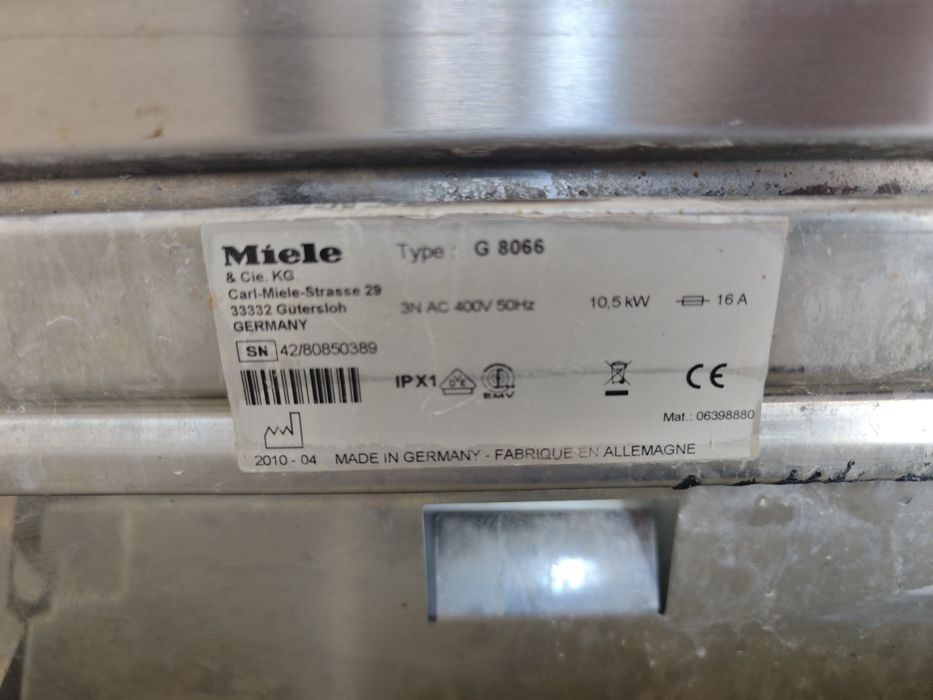 Професійна посудомийна машина Miele G8066