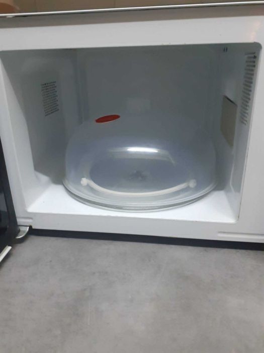Micro Ondas "Kunft", pouco usado