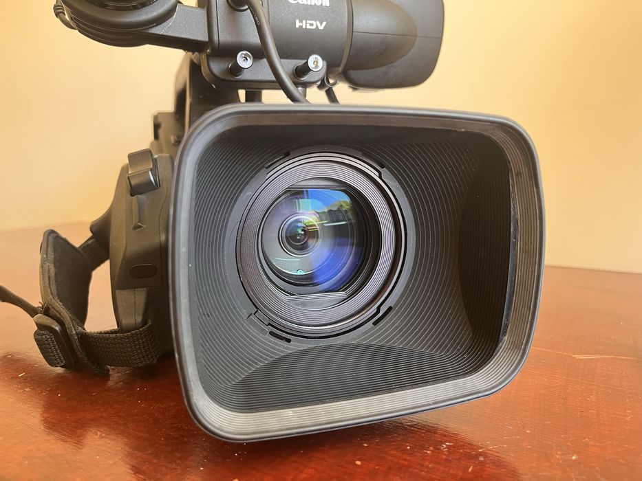 Canon XL-H1 + EF adapter XL