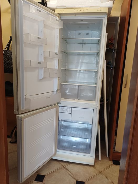 Холодильник продам Samsung