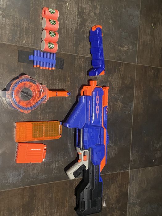 NERF infinus pistolet