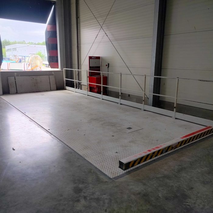 stol nozycowy podnosnik nozycowy dzwignik 4000kg z balustrada 3,20m x 8,00m