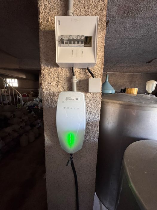 Técnico de Eletricidade e Telecomunicações521691044680847364