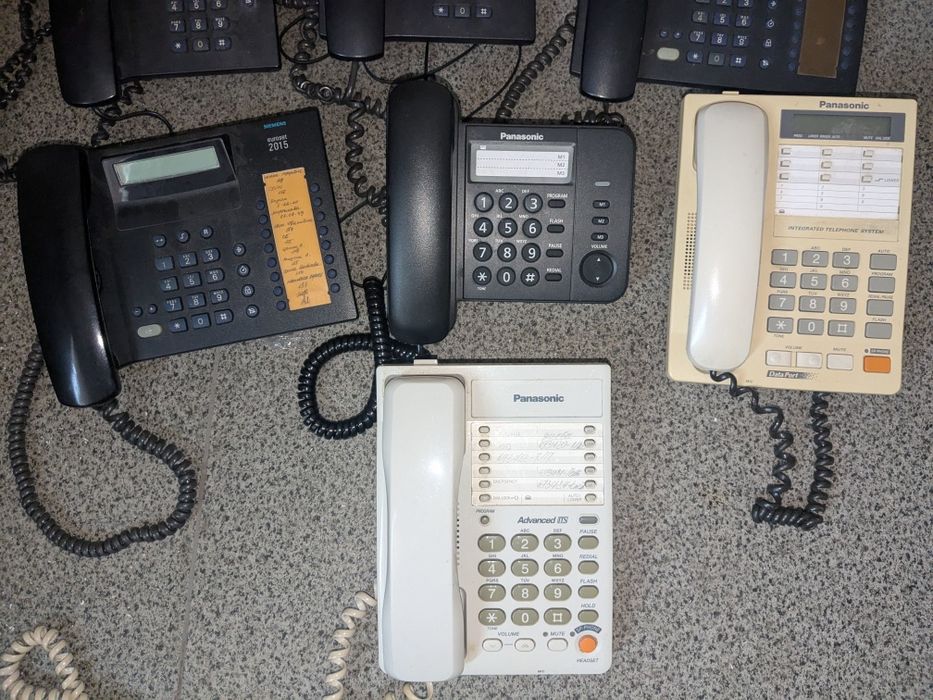 Стаціонарні телефони Siemens і Panasonic