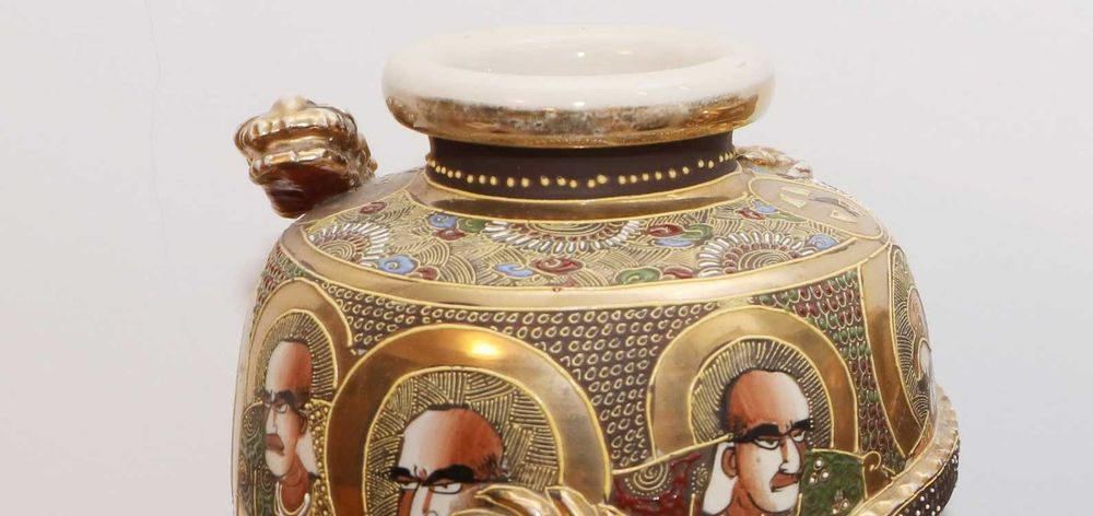 Par de Jarrões em porcelana Satsuma do Japão Séc.XIX