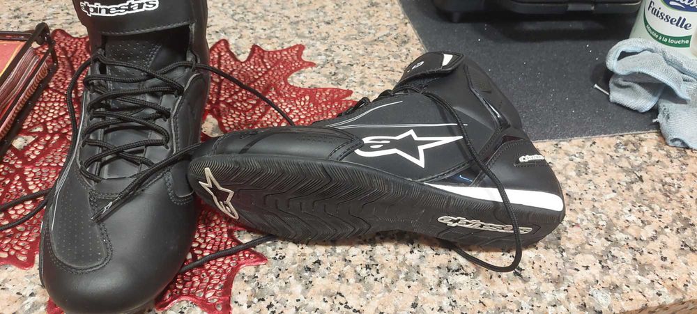 Bota de mota de marca Alpinestars