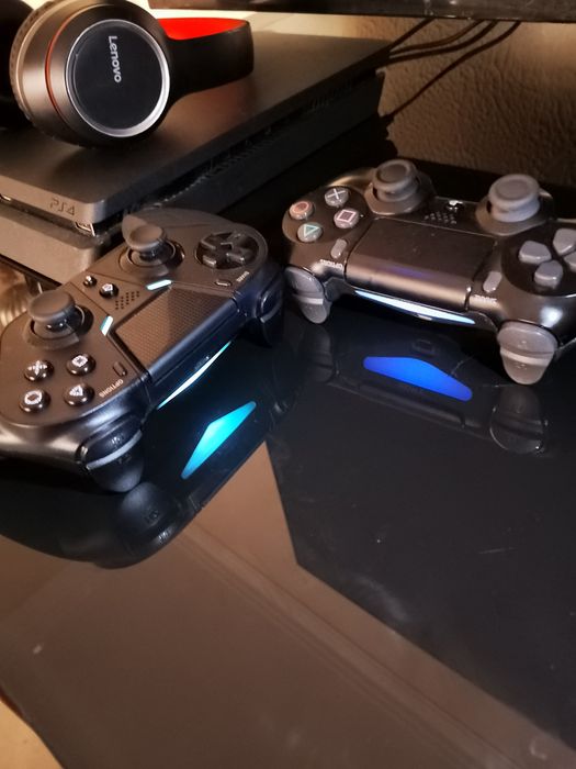 Vendo Consola PS4 slim 1T + 3 jogos de graça + 1 comando  original