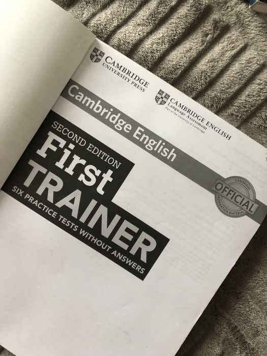 Livro First Trainer Oficial Crambridge
