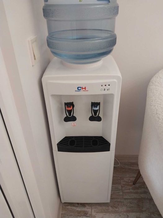 Кулер для води CH