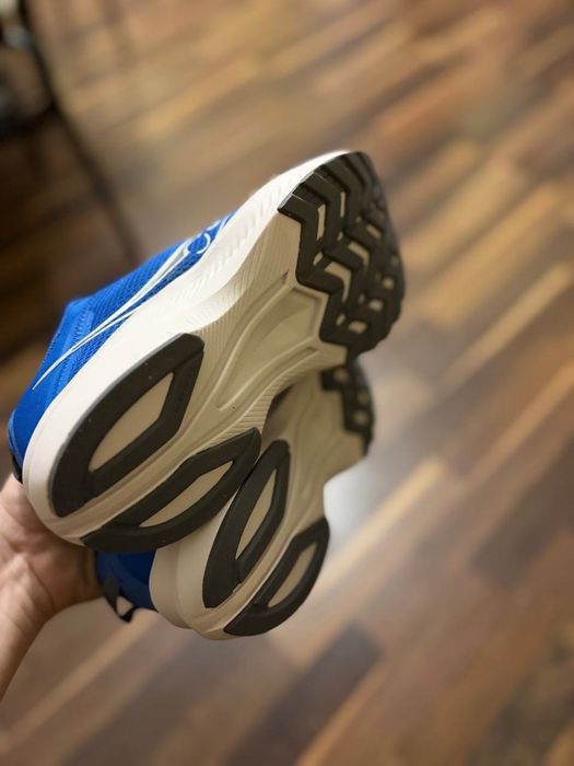 Новые ОРИГИНАЛ оригінал кроссовки кросівки Saucony Axon 3