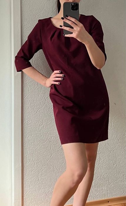 Сукня кольору марсала