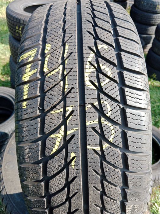 Opona używana 215/55R17 Goodride SW608 Snowmaster 1szt.