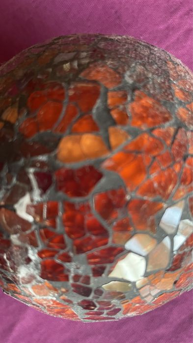 Bola com vidros coloridos decoaração