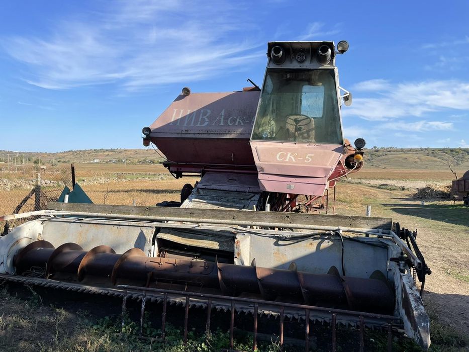 Комбаин в робочем состояние