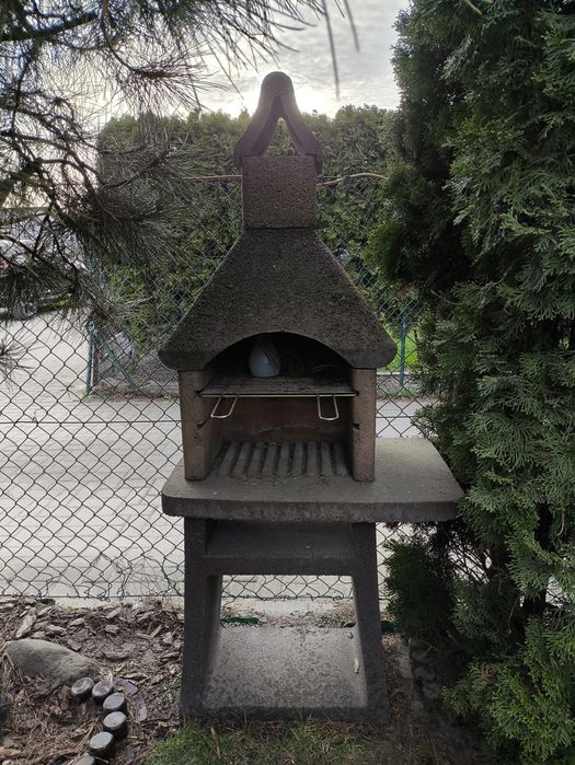 Grill  Betonowy z rusztem