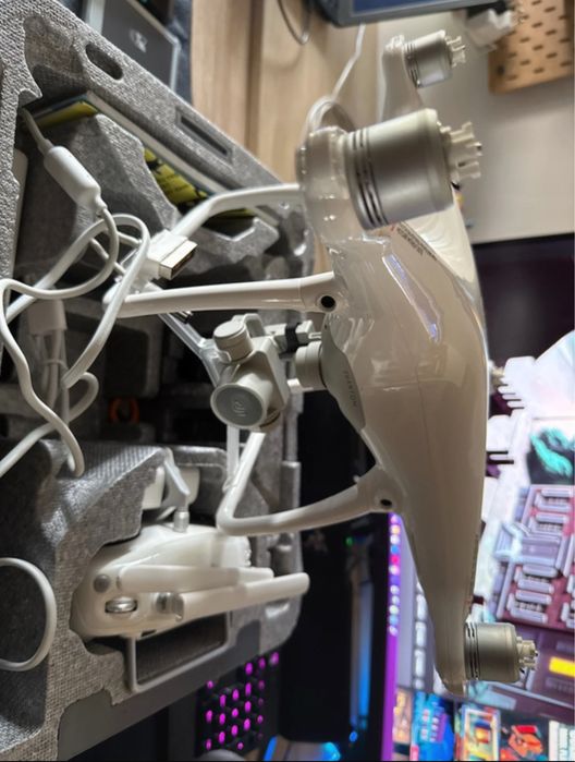 DJI Phantom 4 (3 disponiveis ) video 4K foto + ou 300gr carga pesca