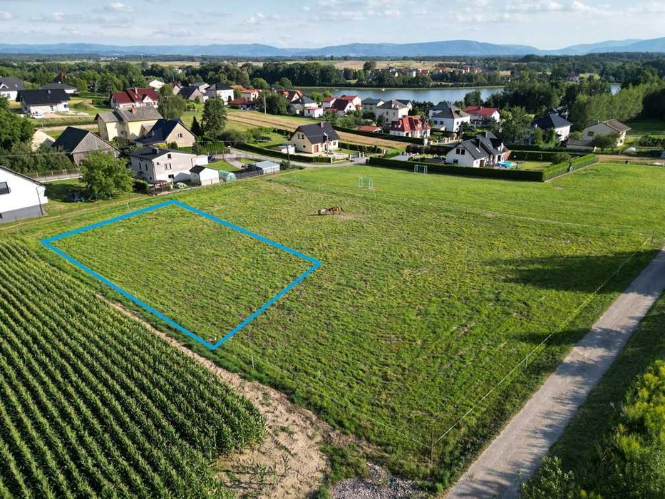 Działka budowlana, Osiek k. Oświęcimia, spokojna okolica, ponad 10 arów, media - Więcej