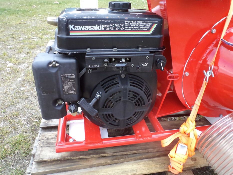 Odkurzacz spalinowy TURBINA DO LIŚCI ZAWIESZANY na burtę