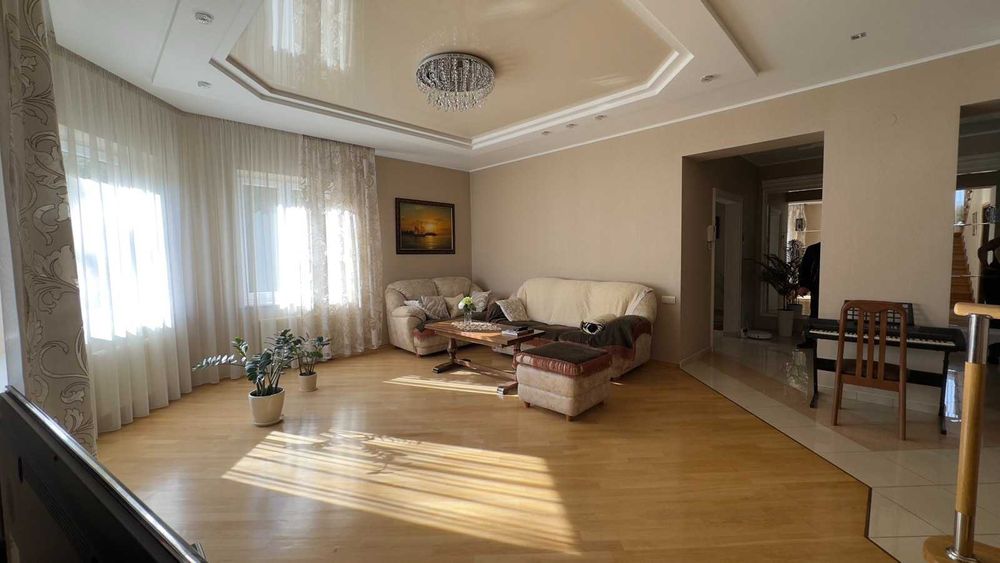 Продаж чудового будинка по вул. Варшавська ближній центр