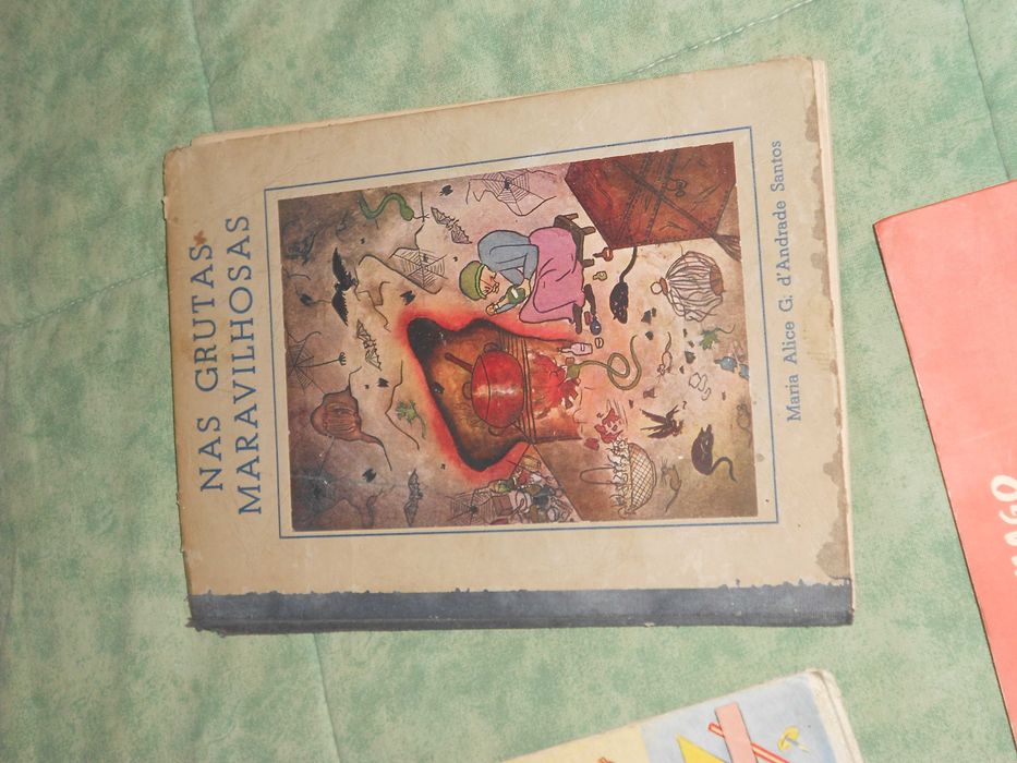 Livros antigos e modernos juvenis criança infantil