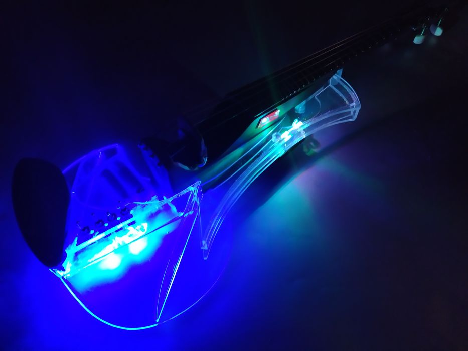 Nowe kompozytowe skrzypce elektryczne Makowski Viro LED z progami