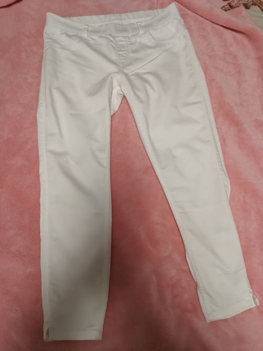 Białe spodnie 3/4 Clockhouse 40